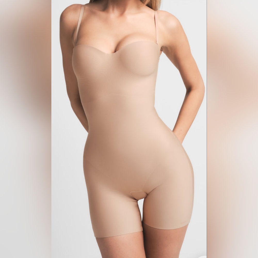 SKIMS BODY Core Sculpt Underwire Mid Thigh Bodysuit Shaper Shapewear Nude CLAY M
